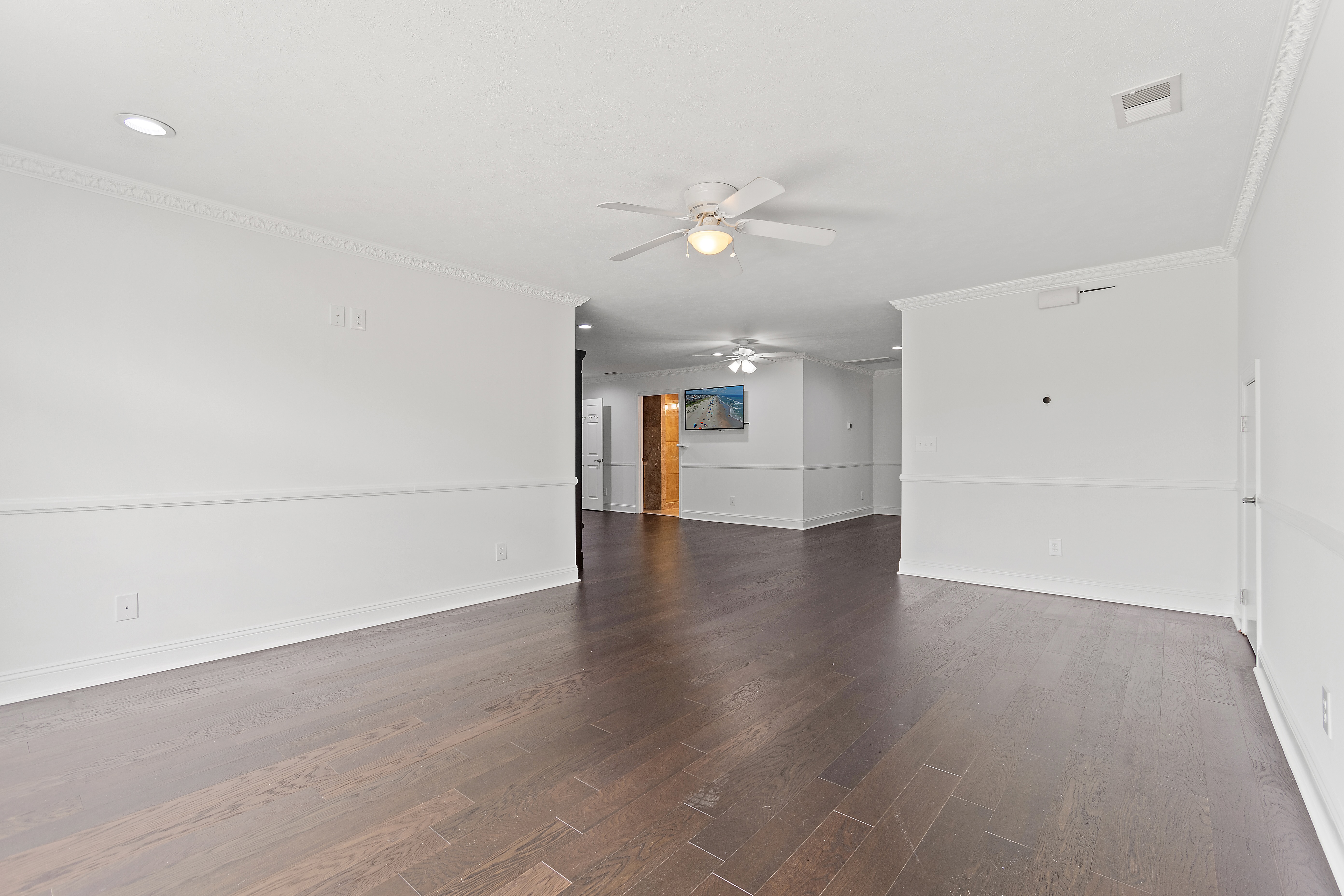 100532548 | Photo 16